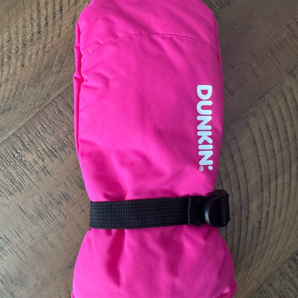 Dunkin' Pink Insulated Iced Coffee Mitten